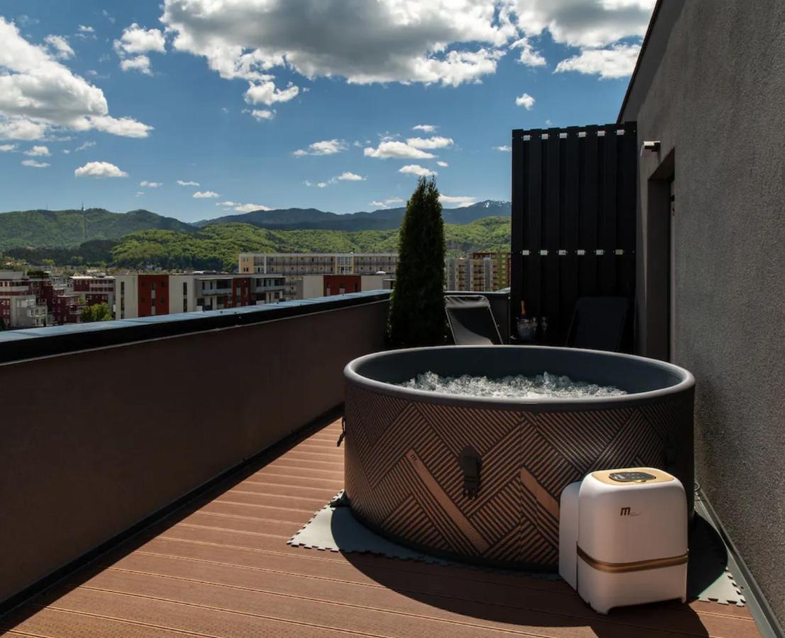 Skylark - Singapore Penthouse With Jacuzzi & Panoramic View Appartement Braşov Buitenkant foto