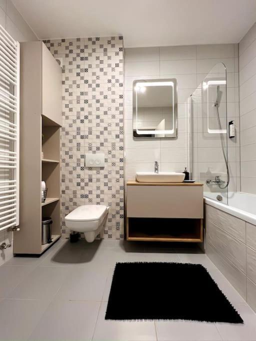Skylark - Singapore Penthouse With Jacuzzi & Panoramic View Braşov Buitenkant foto