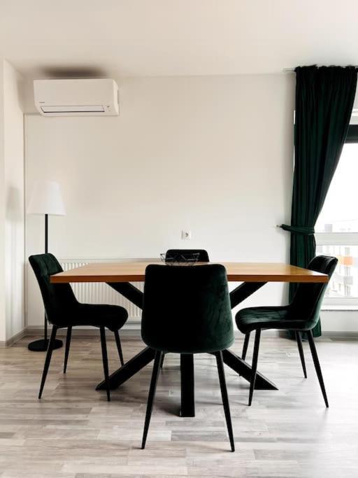 Skylark - Singapore Penthouse With Jacuzzi & Panoramic View Braşov Buitenkant foto