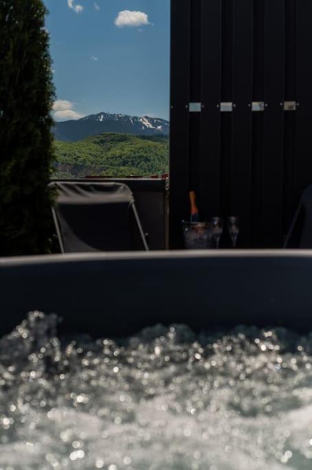 Skylark - Singapore Penthouse With Jacuzzi & Panoramic View Braşov Buitenkant foto